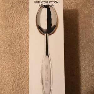 Artis Oval 8 brush mirror finish
